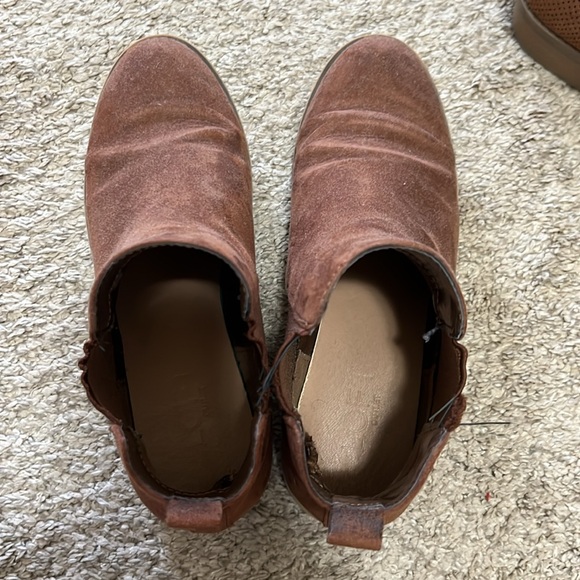 BOOTIES Universal Thread and Loft Outlet - Picture 5 of 7